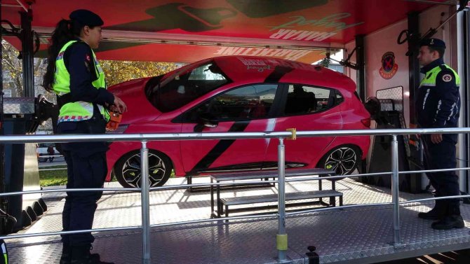 Jandarmanın Mobil Trafik Eğitimi İle Öğrenci Ve Yetişkinler Bilinçlendirildi