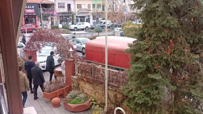 Emekli Öğretmen 2 Aydır Kaldığı Öğretmenevindeki Odasında Ölü Bulundu