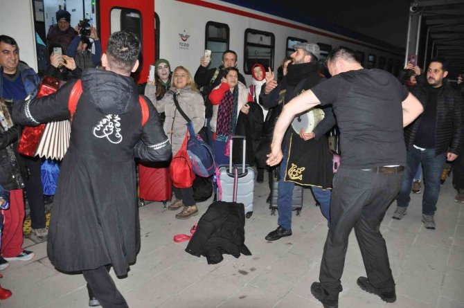 Masalsı Yolculuk Kars’ta Son Buldu: Turistik Doğu Ekspresi Sezonun İlk Seferini Tamamladı