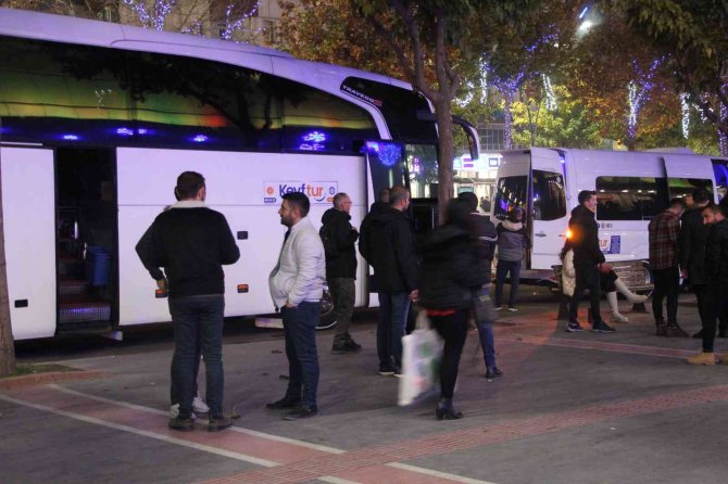 Otobüs Dolusu İnsan Telefon Almak İçin Rotayı Gürcistan’a Çevirdi