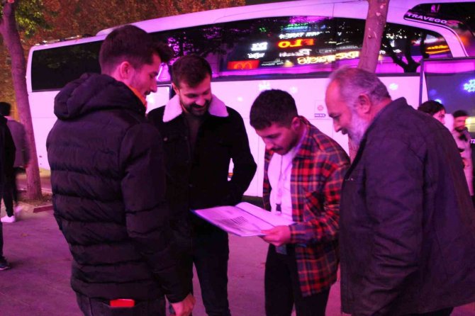 Otobüs Dolusu İnsan Telefon Almak İçin Rotayı Gürcistan’a Çevirdi