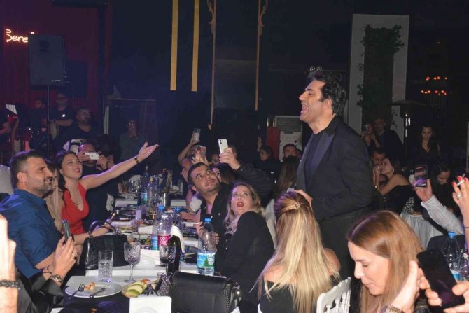 Mahsun Kırmızıgül 17 Yıl Sonra İ̇zmir’de Sahne Aldı