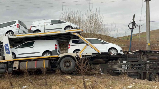 Sıfır Araçlar Oyuncak Araba Gibi Sağa Sola Savruldu