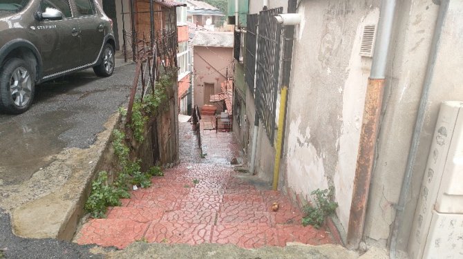 İ̇stanbul’da Evlat Cinayeti: Anne Uyuşturucu Satan Oğlunu Öldürdü