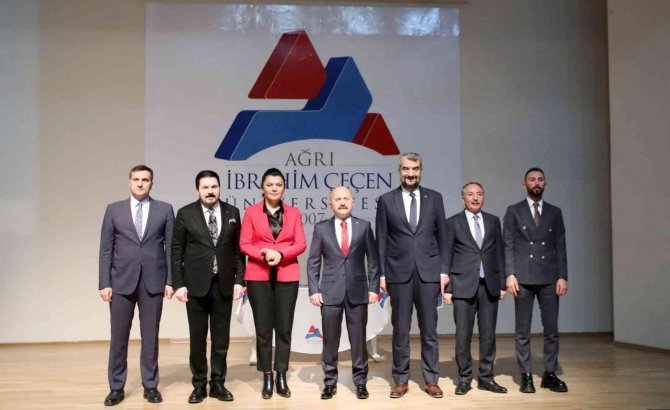 Ai̇çü’de “Türkiye Yüzyılı Gençlik Ve Üretim Stratejisi” Konferansı Düzenlendi