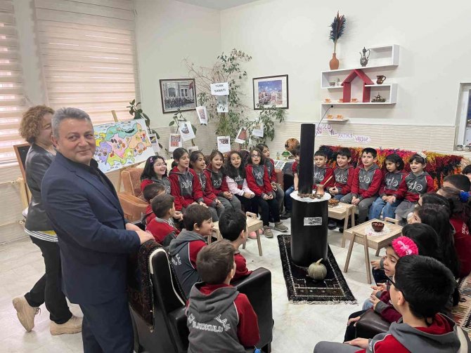 Minik Öğrencilerden “Tutum, Yatırım Ve Türk Malları Haftası” Sergisi