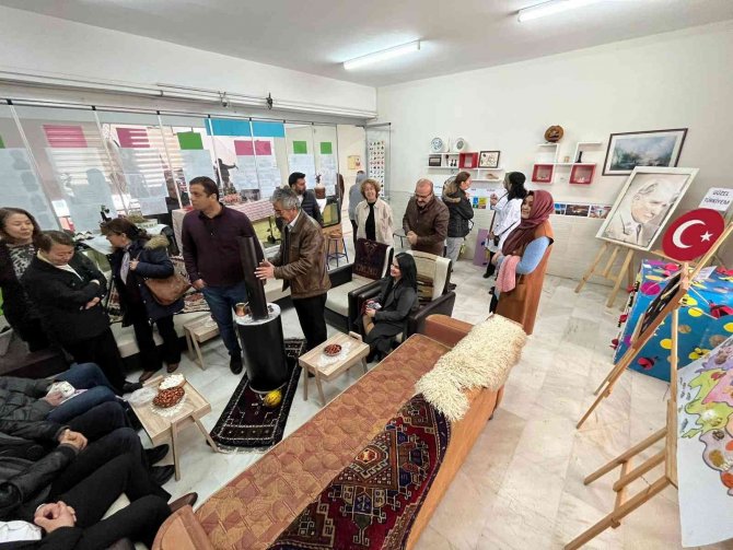 Minik Öğrencilerden “Tutum, Yatırım Ve Türk Malları Haftası” Sergisi