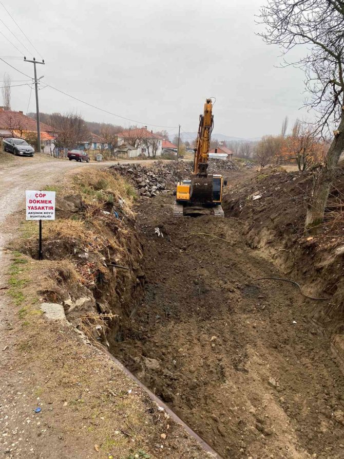 Akşinik Köyünde Dere Islah Çalışması Başladı