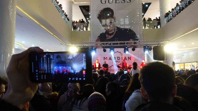 Mardian Mall’da Düzenlenen Konsere Yoğun İlgi