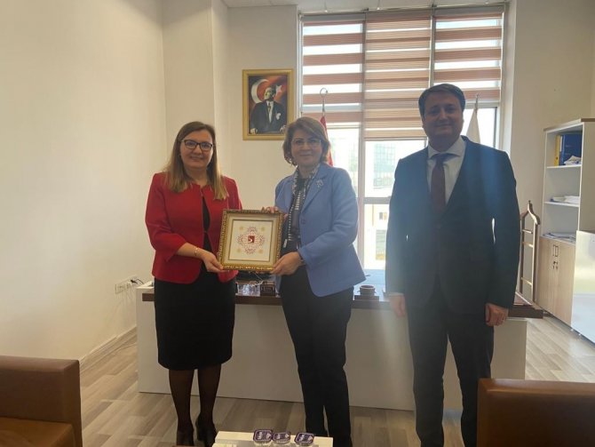 Eğitim Müsteşarı Nasibova Azeri Öğrencilerle Bir Araya Geldi