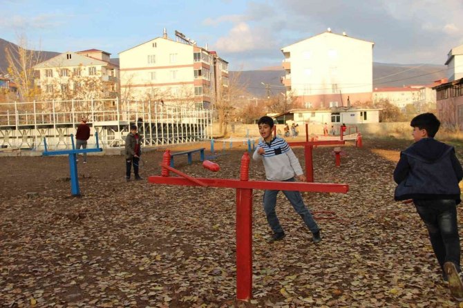 Öğrenciler İçin Survivor Parkuru Kuruldu