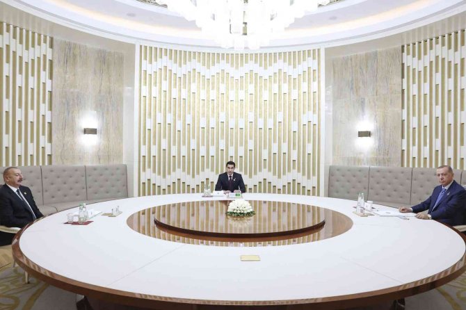 Cumhurbaşkanı Erdoğan, Aliyev Ve Berdimuhamedov İle Aile Fotoğrafı Çektirdi