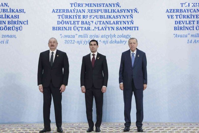 Cumhurbaşkanı Erdoğan, Aliyev Ve Berdimuhamedov İle Aile Fotoğrafı Çektirdi