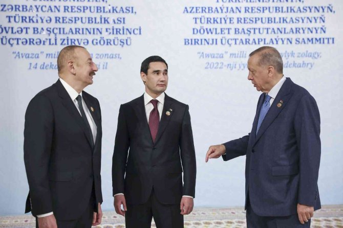 Cumhurbaşkanı Erdoğan, Aliyev Ve Berdimuhamedov İle Aile Fotoğrafı Çektirdi