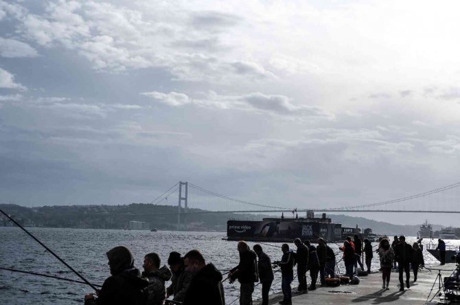 Galatasaray Adası’nın Atıl Kısmı Reklam Panolarıyla Kapatıldı