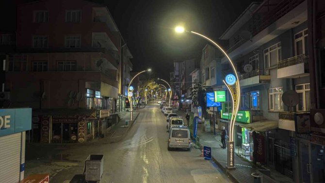 Çenesuyu Caddesi Işıl Işıl Oldu