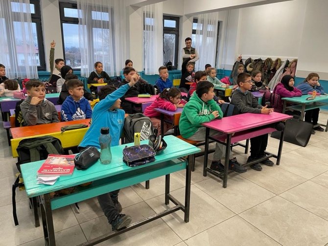 Öğrencilere Biyoçeşitlilik Anlatılıyor