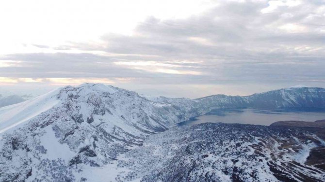 Dünyanın İkinci Büyük Kraterinde Muhteşem Kar Manzaraları