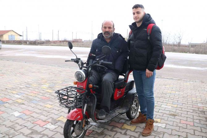 Hırsızlar Engelli Vatandaşın Akülü Arabasını Çaldı