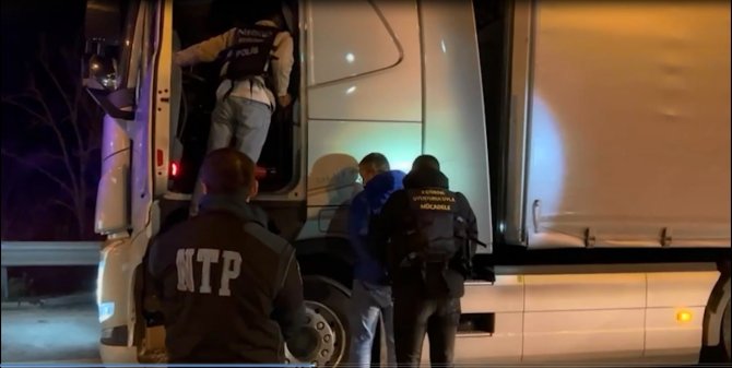 Kapıkule’den Yurda Giriş Yapan Tırda 39 Kilo 298 Gram Skunk Ele Geçirildi