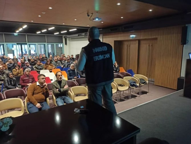 Öğrenci Velilerine Uyuşturucu Bağımlılığı Anlatıldı