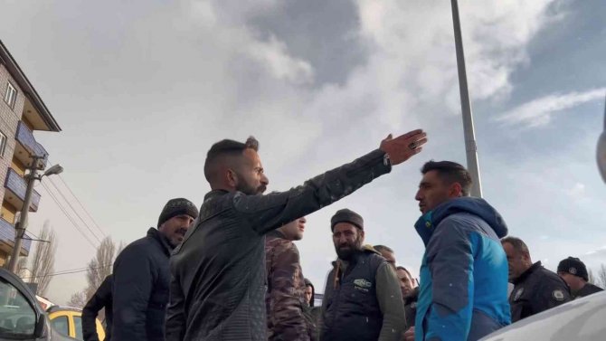 Vatandaştan Polise ’Geç Geldin’ Tepkisi: "15 Kişi 1 Kişiyi Dövdü, Şimdiye Kadar Neredeydiniz"