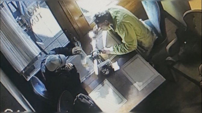 İ̇stanbul’da Turistleri İçkisine İlaç Atıp Bayıltan Gaspçı Kamerada: Yeni Zelandalı Turisti De Soymuş