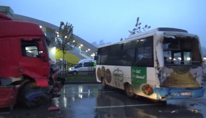 Gaziantep’te Zincirleme Trafik Kazası: 17 Yaralı