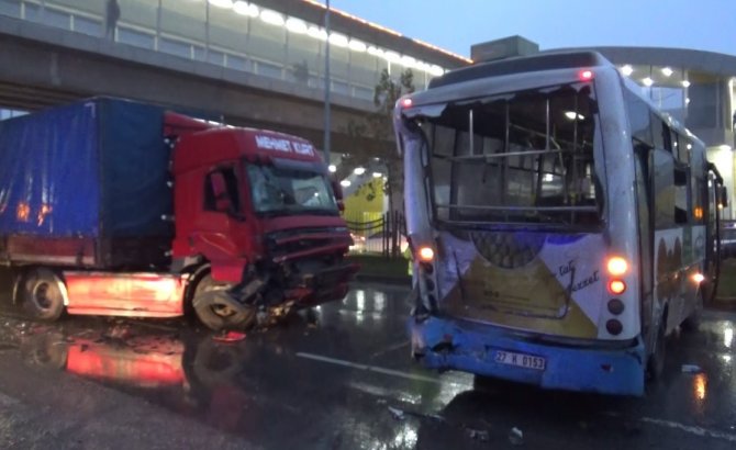 Gaziantep’te Zincirleme Trafik Kazası: 17 Yaralı