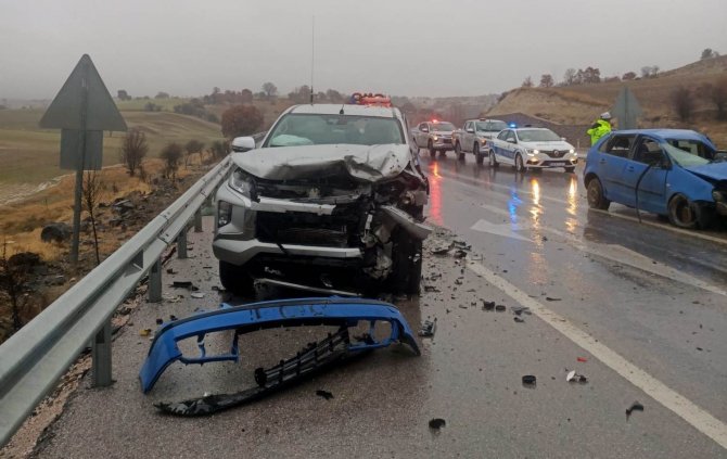 Gediz’de Trafik Kazası: 4 Yaralı