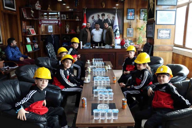 Badminton Sporcuları Gmi̇s’i Ziyaret Etti