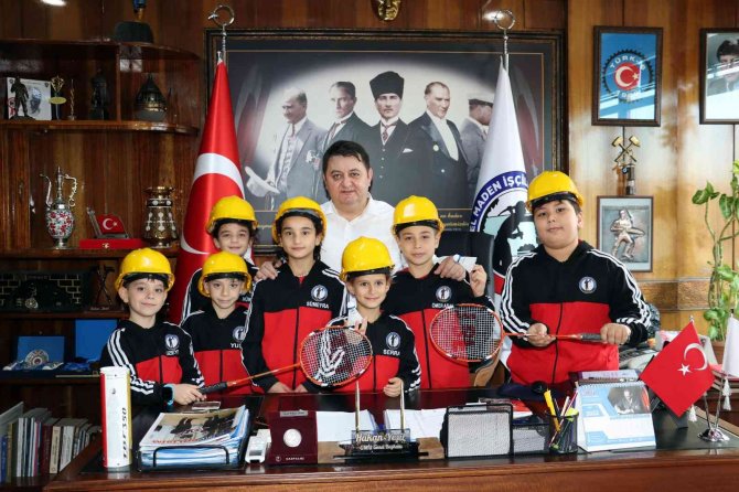 Badminton Sporcuları Gmi̇s’i Ziyaret Etti