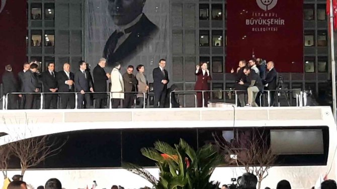 İ̇bb Başkanı Ekrem İ̇mamoğlu, Saraçhane’de Vatandaşlara Hitap Etti