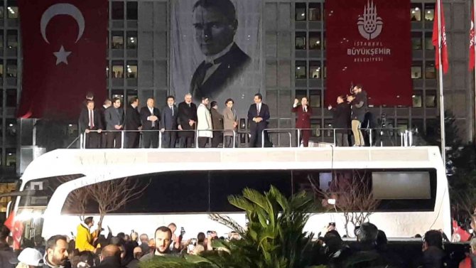 İ̇bb Başkanı Ekrem İ̇mamoğlu, Saraçhane’de Vatandaşlara Hitap Etti