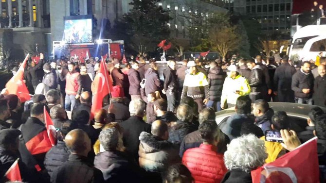 İ̇bb Başkanı Ekrem İ̇mamoğlu, Saraçhane’de Vatandaşlara Hitap Etti