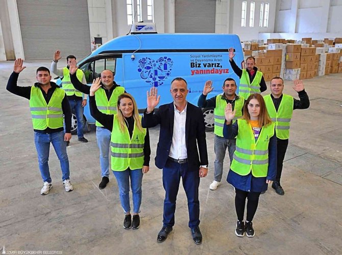 İ̇zmir’de 600 Okulda 25 Bin Öğrenciye Bot Ve Mont