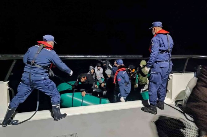 İ̇zmir Açıklarında 47 Düzensiz Göçmen Kurtarıldı