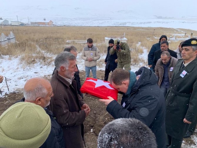 Kars’ta Hayatını Kaybeden Kore Gazisi Toprağa Verildi