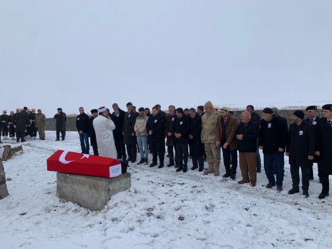 Kars’ta Hayatını Kaybeden Kore Gazisi Toprağa Verildi