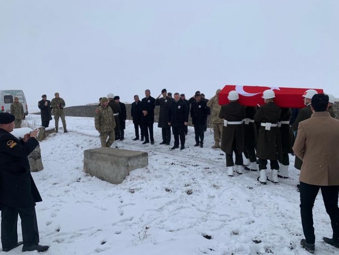 Kars’ta Hayatını Kaybeden Kore Gazisi Toprağa Verildi