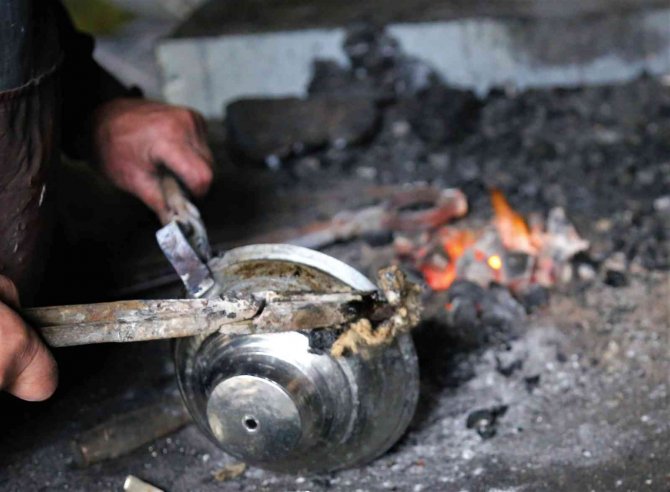 Kastamonu’nun Son Kalay Ustası, 56 Yıldır Bakırlara Hayat Veriyor