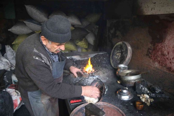 Kastamonu’nun Son Kalay Ustası, 56 Yıldır Bakırlara Hayat Veriyor