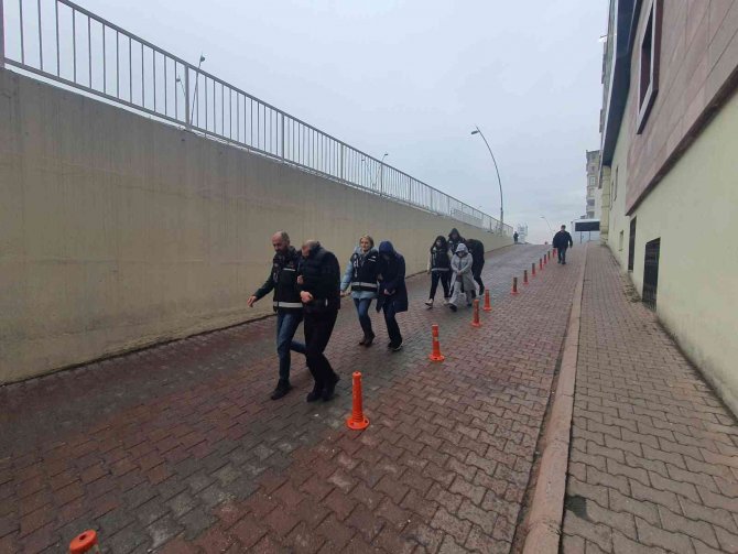 Kar Vaadiyle Vatandaşlardan Yüksek Miktarlarda Para Alıp Geri Ödemeyen 4 Kişi Adliyede