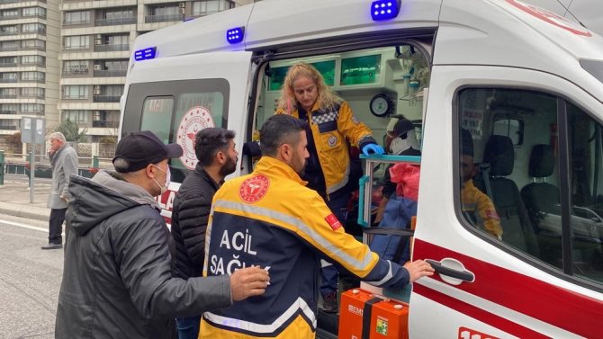 Kırmızı Işıkta Geçti, Zincirleme Kazaya Sebep Oldu: 5 Yaralı