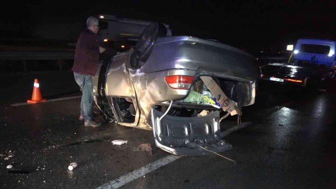 Yağmur Sebebiyle Kayganlaşan Yolda Otomobil Takla Attı: 4 Yaralı