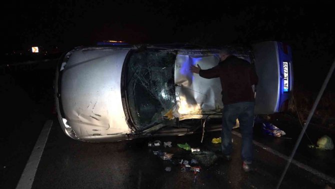 Yağmur Sebebiyle Kayganlaşan Yolda Otomobil Takla Attı: 4 Yaralı