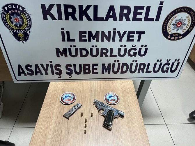 Kırklareli’nde Ruhsatsız Tabanca Ve Uyuşturucu Ele Geçirildi