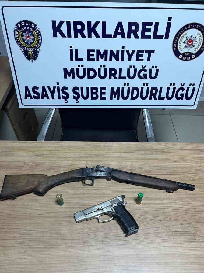 Kırklareli’nde Ruhsatsız Tabanca Ve Uyuşturucu Ele Geçirildi