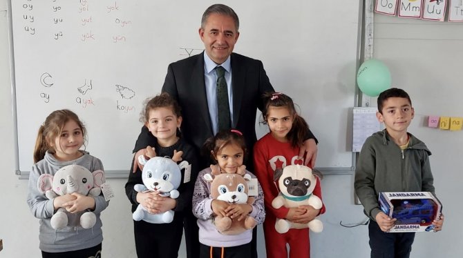 Vali Buhara, Köylerde İlkokul Öğrencileriyle Bir Araya Geldi