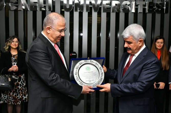 Kocaeli Üniversitesi’nde Devir Teslim Töreni